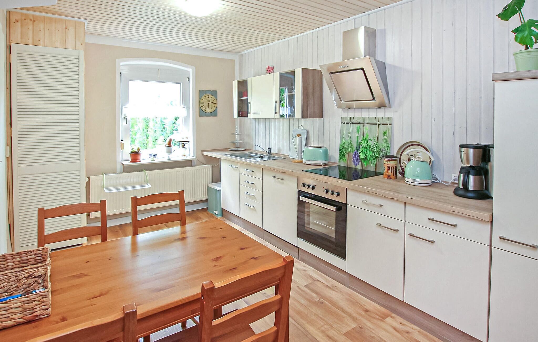 Kjøleskap, ovn og kokeplater