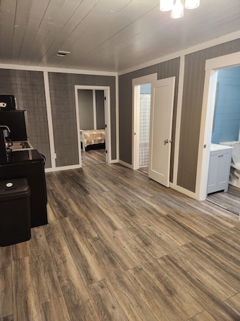 Interior. Cozy Cabin Minutes from Lake Martin