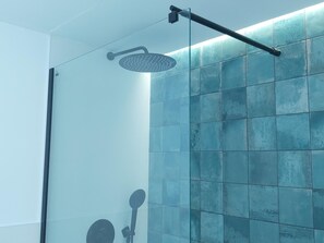 Shower, hair dryer, towels - Del Parque Flats Casa del Alcaide (Malaga)