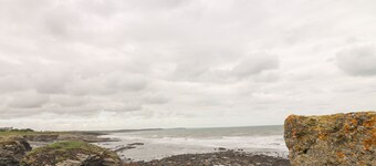 OLD FIELD HIDEAWAY, family friendly in Fethard-On-Sea, County Wexford