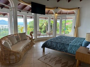 6 bedrooms, desk, iron/ironing board, WiFi