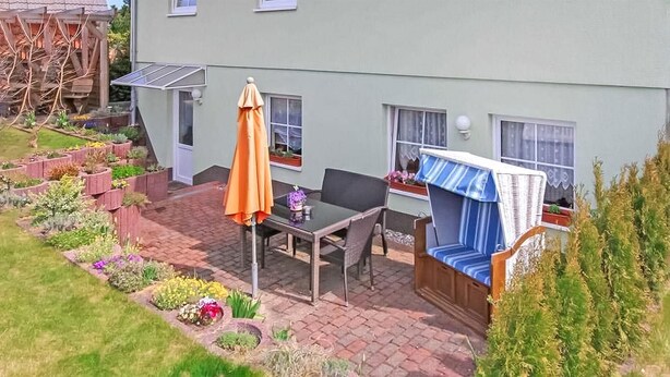 Outdoor dining - Ferienwohnung Heringsdorf (Heringsdorf (Seebad))