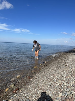 Beach - Lake Ontario Country Home, Beautiful views and access to a rocky private beach. (Sodus)