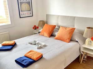 1 habitación, tabla de planchar con plancha, wifi y ropa de cama