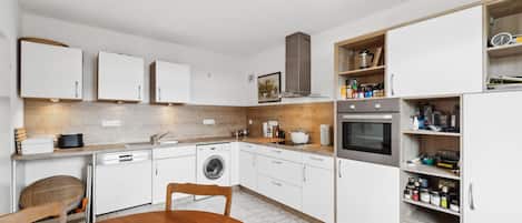 Kühlschrank, Herdplatte, Geschirrspüler