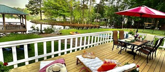 Lakefront Fish Camp & Farm View- Kayak, Paddleboard , Firepit, Fishing &  Dock !