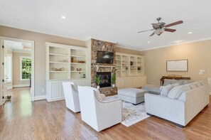 Smart TV, fireplace - Luxury lake-front family home with pool! (Apex)