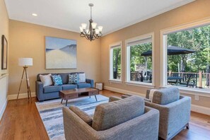 Smart TV, fireplace - Luxury lake-front family home with pool! (Apex)