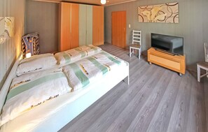 2 soverom, reiseseng for barn, wi-fi (inkludert) og sengetøy