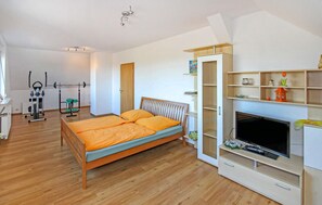 3 Schlafzimmer, Reisekinderbett, kostenloses WLAN, Bettwäsche