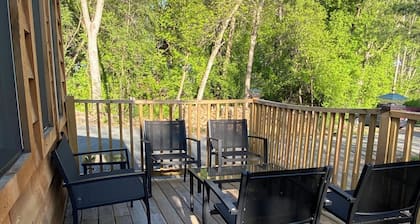 1 Bdr Cabin unit Respite on Apple River. Kayaks, SUPs, and more! Pet friendly!