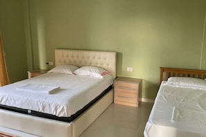 2 habitaciones, escritorio, tabla de planchar con plancha y wifi 