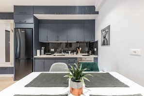 Fridge, oven, stovetop, toaster
