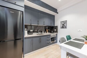Kühlschrank, Ofen, Herdplatte, Toaster