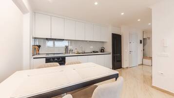 Fridge, oven, stovetop, toaster