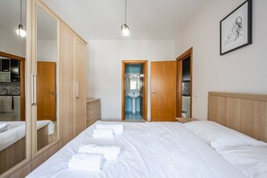 1 chambre, bureau, fer et planche à repasser, Wi-Fi