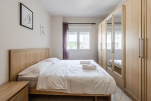 1 室のベッドルーム、デスク、アイロン / アイロン台、WiFi