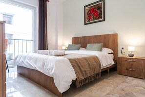 1 habitación, escritorio, tabla de planchar con plancha y wifi 