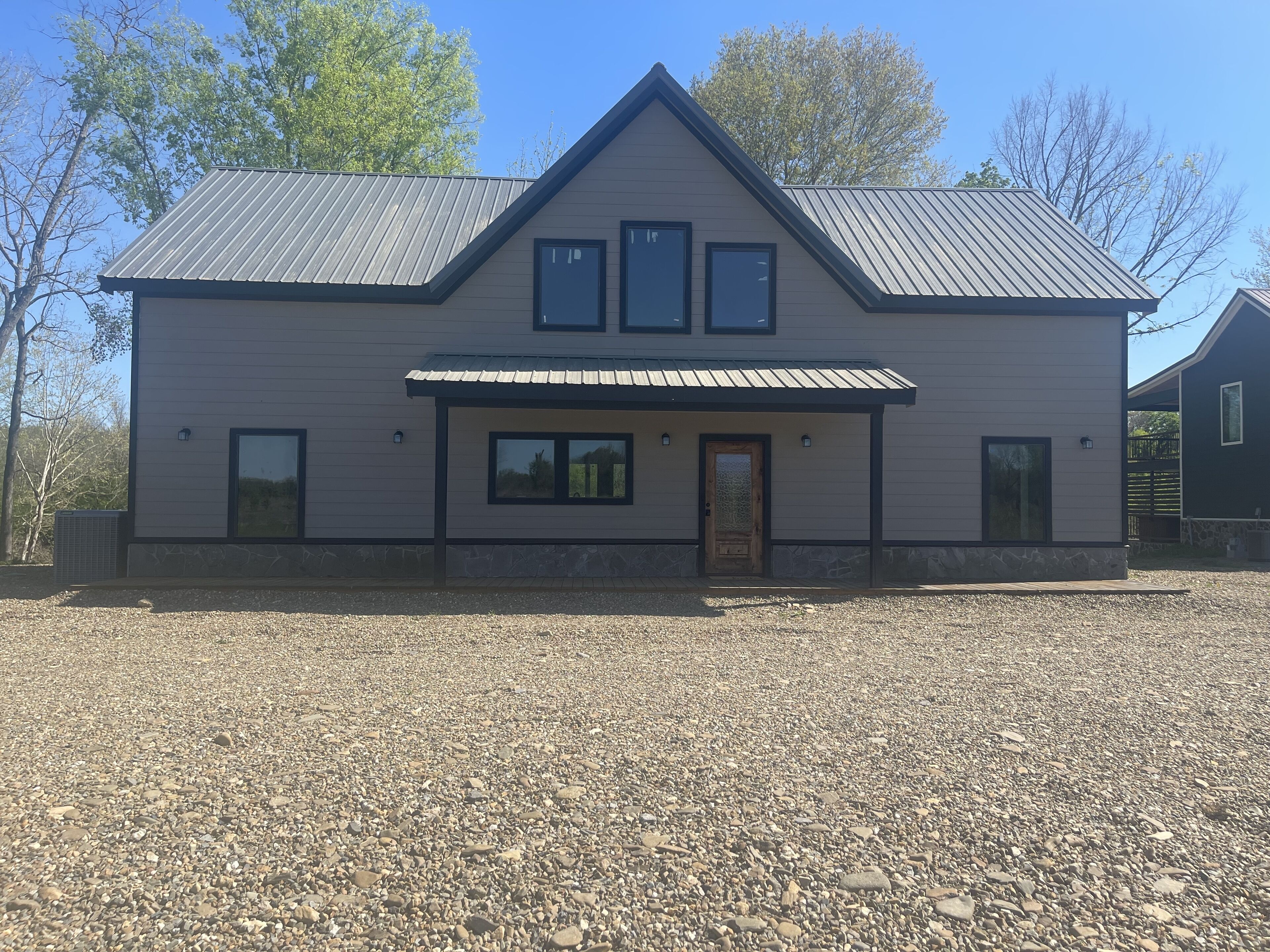 Beautiful River front cabin! 3bed,3bath!!