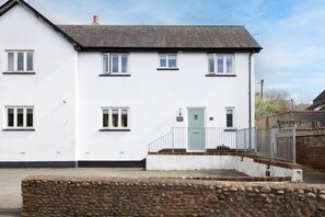 Exterior - Vickery's Cottage -  Free Parking and WiFi - Pet Friendly (Woodbury)