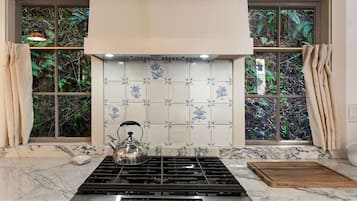 Refrigerador, horno, parrilla de estufa y lavavajillas