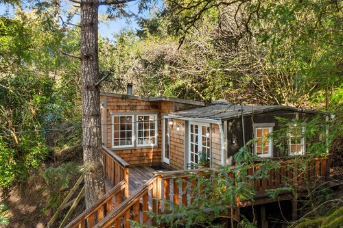 Cozy Riverview Cottage Retreat - walk to hiking trails & downtown Duncans Mills