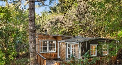 Cozy Riverview Cottage Retreat - walk to hiking trails & downtown Duncans Mills