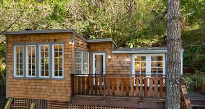 Cozy Riverview Cottage Retreat - walk to hiking trails & downtown Duncans Mills