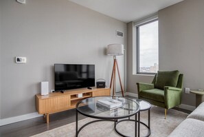 Fernseher, Stereoanlage