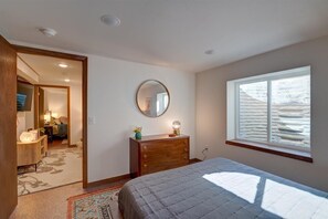 3 habitaciones, tabla de planchar con plancha, cuna de viaje y wifi 