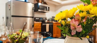 Paoli Den - Renovated Flat!