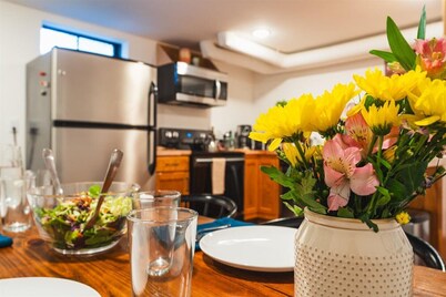 Paoli Den - Renovated Flat!