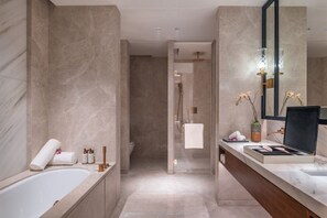 Premier Suite | Bathroom - Solaire Resort North (Quezon City)