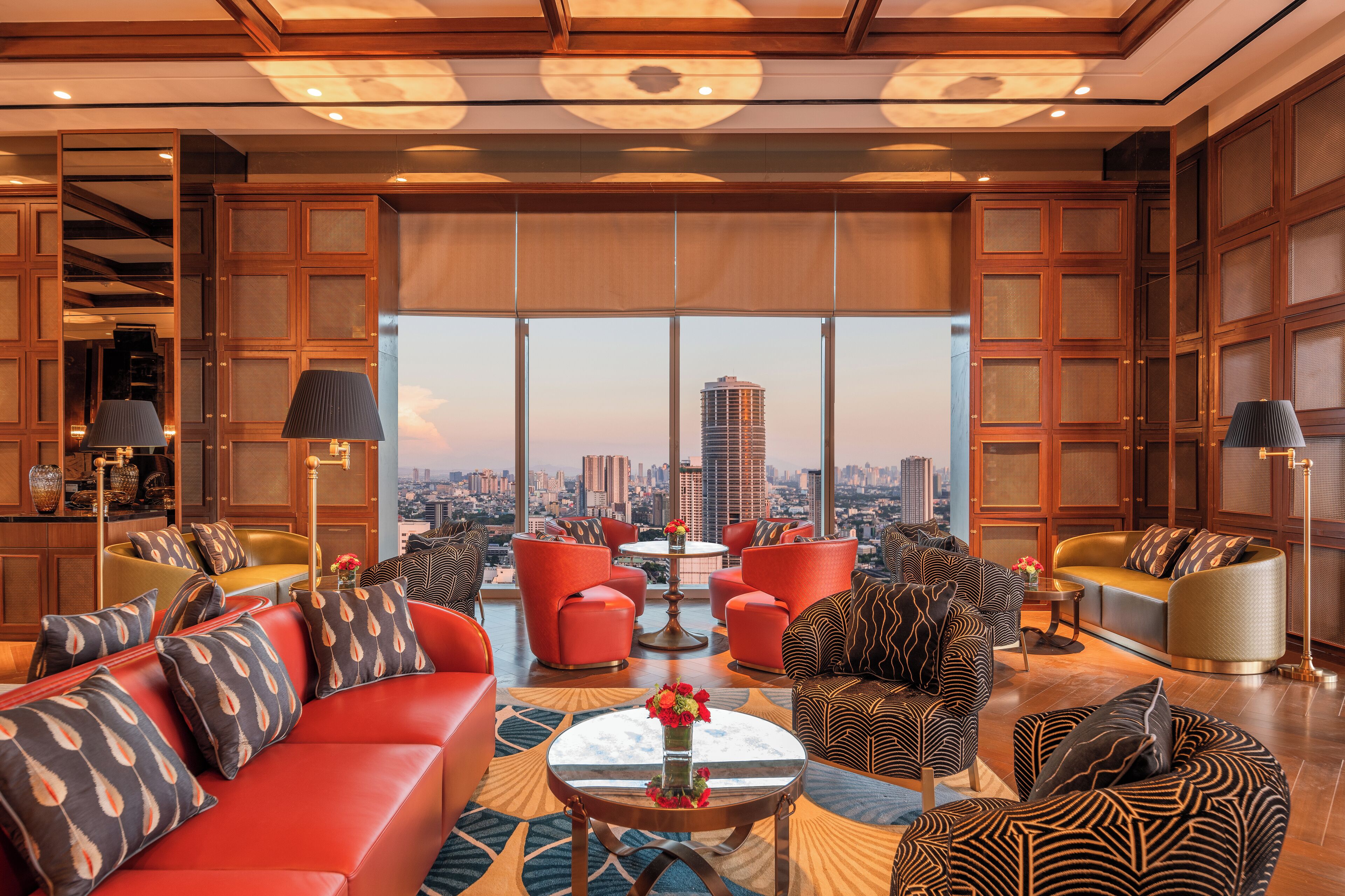 3 bars/lounges, poolside bar