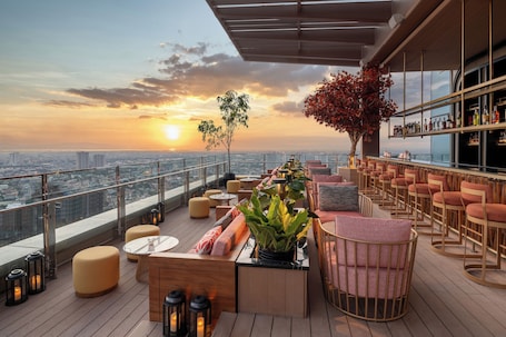 3 bars/lounges, poolside bar