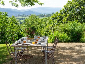 屋外ダイニングエリア