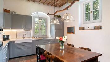 Réfrigérateur, micro-ondes, four, lave-vaisselle