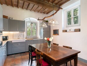 Kühlschrank, Mikrowelle, Ofen, Geschirrspüler