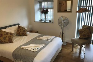 2 quartos, ferros/tábuas de passar roupa, Wi-Fi, roupa de cama