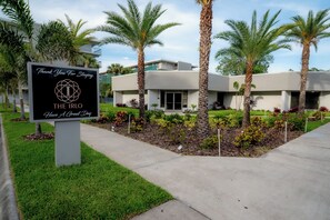 Property grounds - Cozy & Luxe King Suite - 8 minutes to Walt Disney!  (Kissimmee)