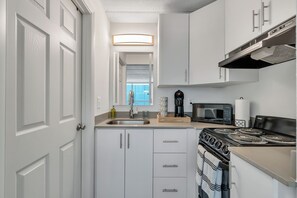 Microwave, oven, stovetop, dishwasher - Cozy & Luxe King Suite - 8 minutes to Walt Disney!  (Kissimmee)