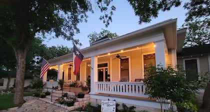 Carriage House - Historical District One Block off High Street