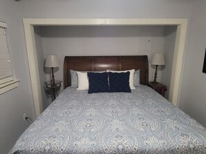 2 slaapkamers, een strijkplank/strijkijzer, gratis wifi, beddengoed