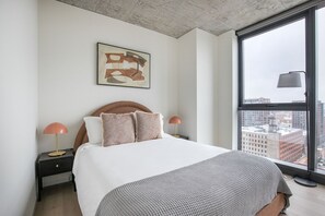 2 bedrooms, iron/ironing board, WiFi, bed sheets - Fabulous West Loop 2BR w/ Rooftop & Dog Wash, nr L, by Blueground (Chicago)