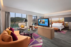 Escritorio y espacio para trabajar con laptop 