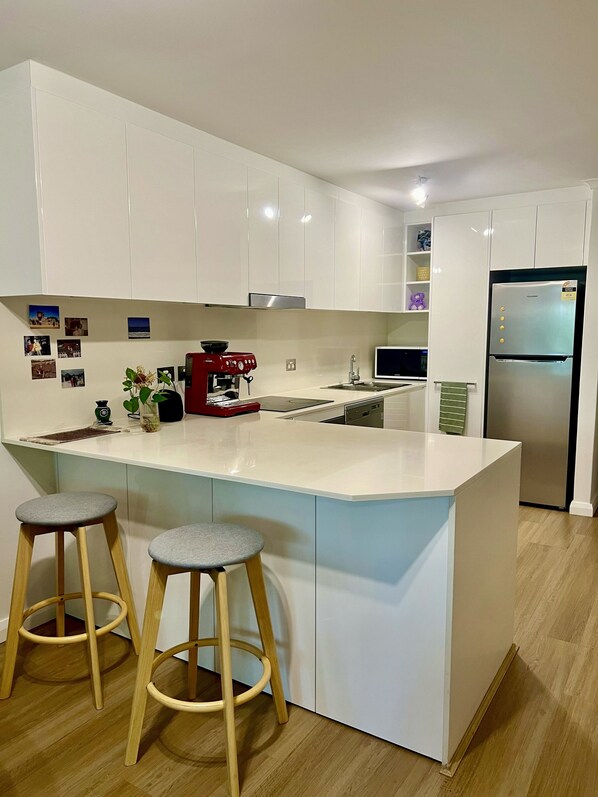 KylskÄp, mikrovÄgsugn, ugn och spishÀll