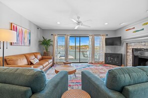 Smart TV, fireplace