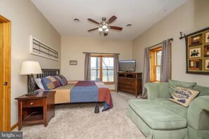 5 habitaciones, tabla de planchar con plancha y cuna de viaje 