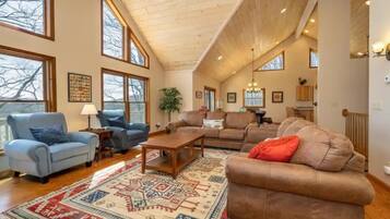 智能电视、壁炉、电子游戏、桌上足球