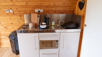 Fridge, stovetop, toaster, cookware/dishes/utensils